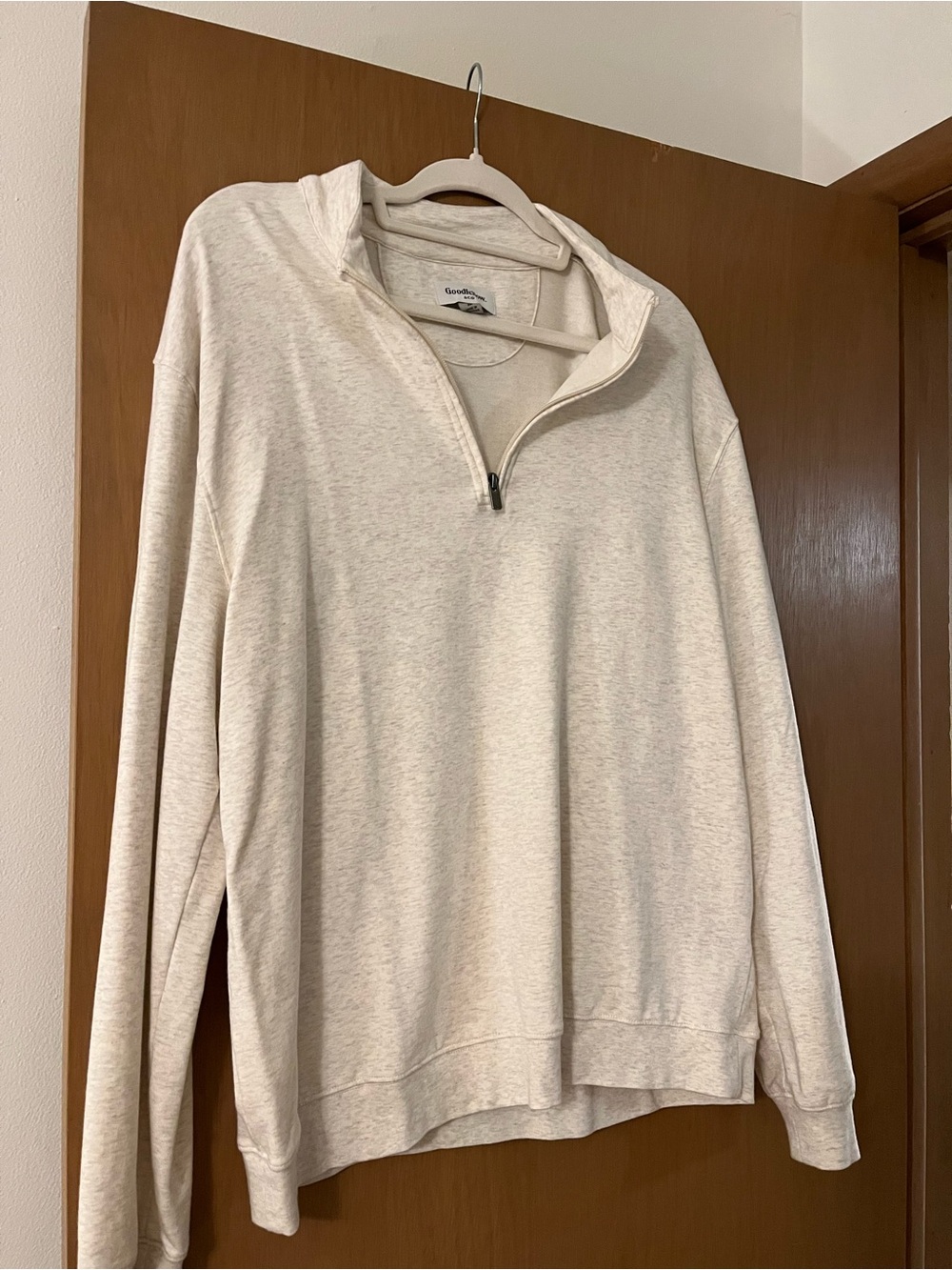 Men’s cream sweatshirt